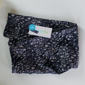 MARIKA | Rachel Mid Calk Capri | SIZE XL | NWT
